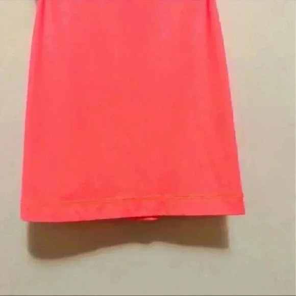 Lululemon wrap it up coral color tank top with a built in bra - Picture 6 of 7